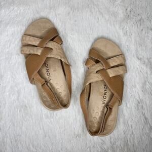 VIONIC / Eira tan brown cheetah printed strappy comfort sandals / 8 WIDE